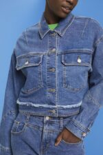 Esprit Cropped denim jacket with frayed trim Women Blue Dark Wash Jackets P0D0X311 - Image 3