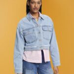 Esprit Cropped denim jacket with frayed trim Women Blue Light Wash Jackets P0D0X312